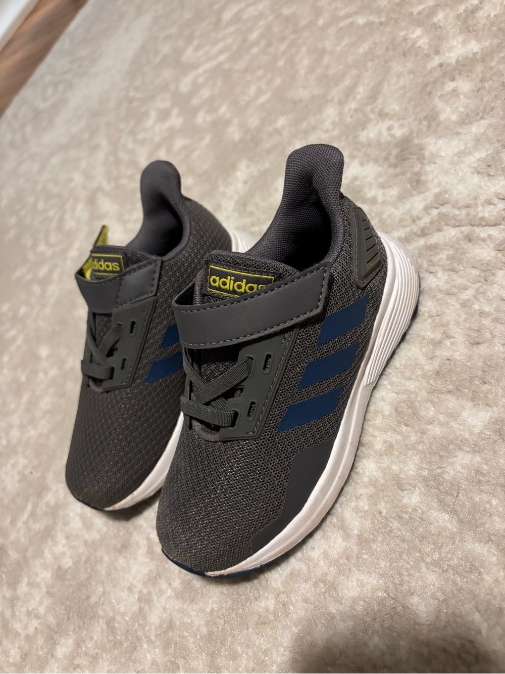 Adidas Kids Shoes Gray, White, Blue & Green Athletic Sneakers in Size 9 LIKE NEW